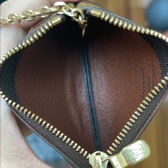 SOLD!!!! Louis Vuitton Monogram Key Pouch - Picture 15 of 16